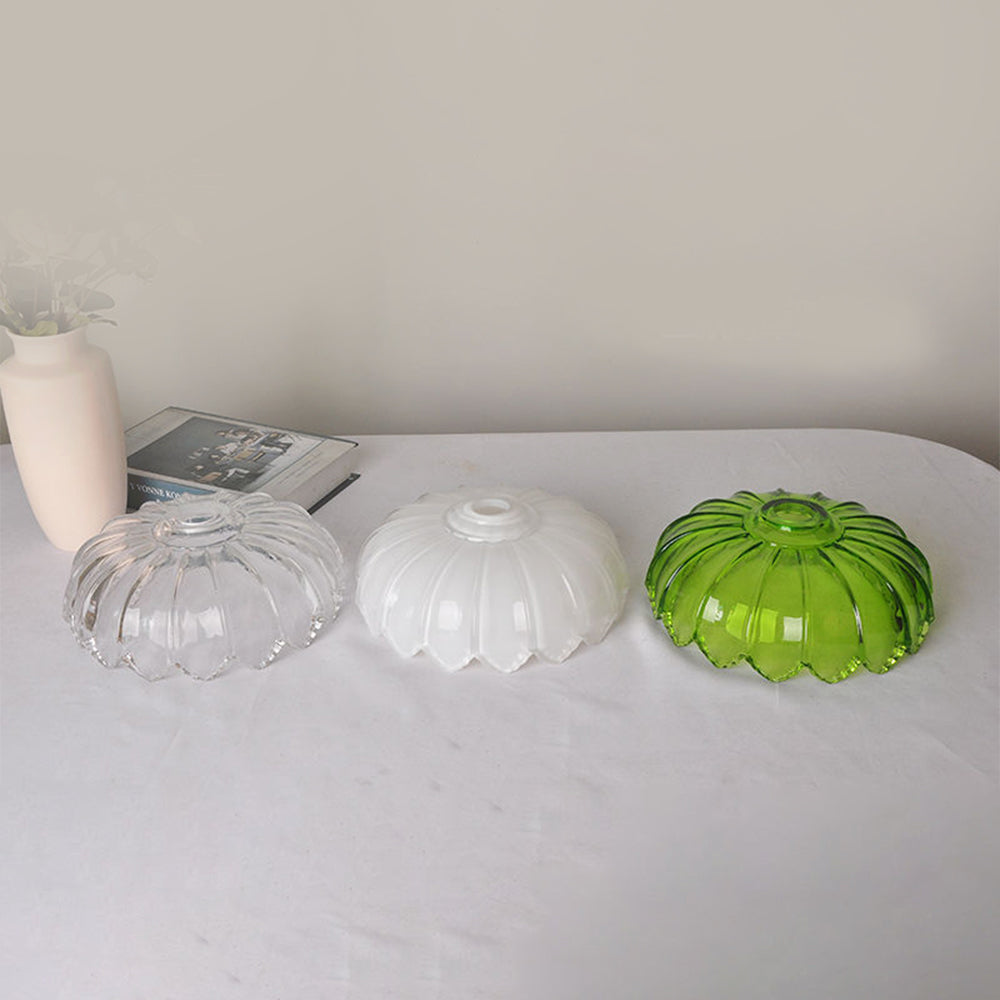 Lampe suspendue vintage en verre et cuivre.  Design romantique, lumière douce et tamisée.  Diamètre 25cm.