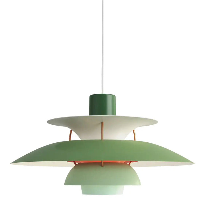 Lampe suspension design nordique. Luminaire élégant et moderne pour salon, salle à manger ou chambre.