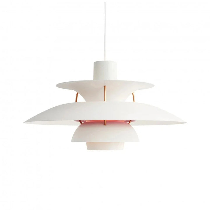 Lampe suspension design nordique. Luminaire élégant et moderne pour salon, salle à manger ou chambre.