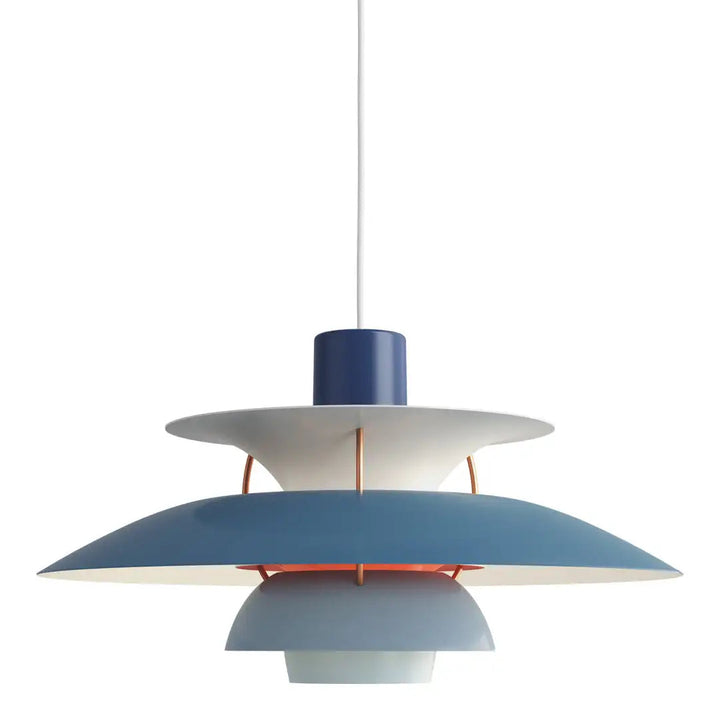 Lampe suspension design nordique. Luminaire élégant et moderne pour salon, salle à manger ou chambre.