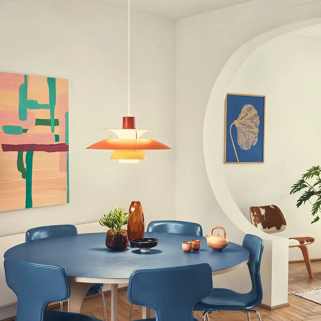 Lampe suspension design nordique. Luminaire élégant et moderne pour salon, salle à manger ou chambre.