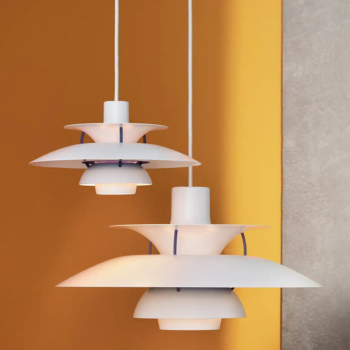 Lampe suspension design nordique. Luminaire élégant et moderne pour salon, salle à manger ou chambre.
