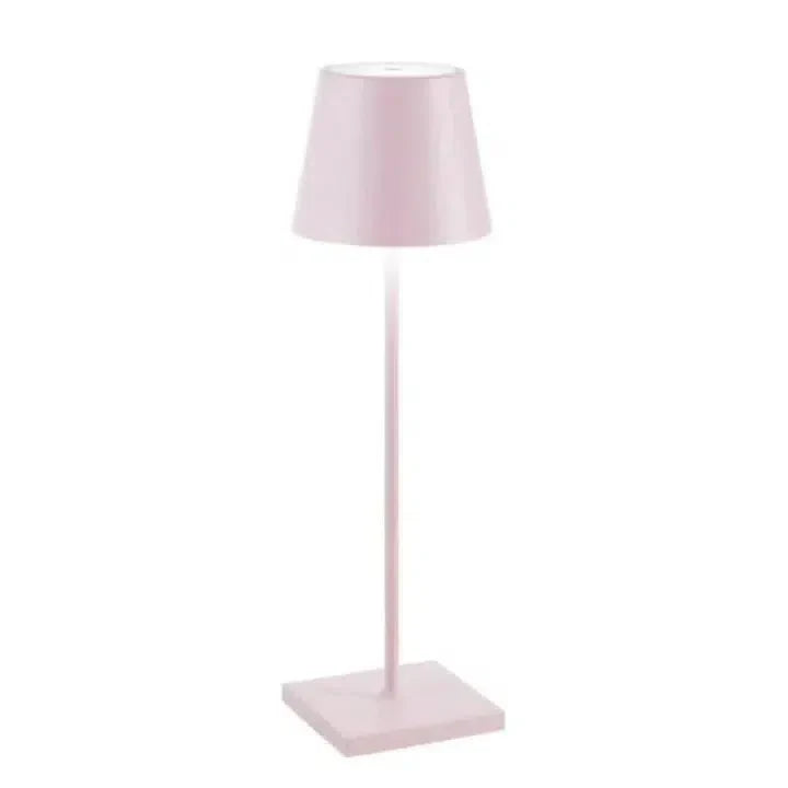 Lampe table sans fil rechargeable, design nordique moderne.  Lumière douce, ambiance chaleureuse.