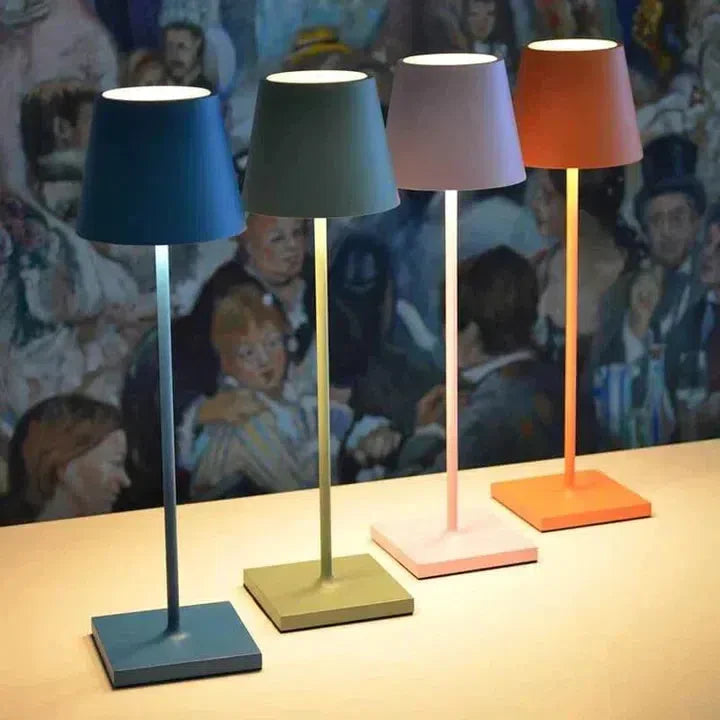 Lampe table sans fil rechargeable, design nordique moderne.  Lumière douce, ambiance chaleureuse.