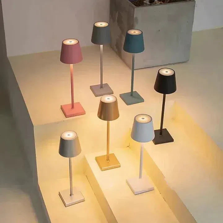 Lampe table sans fil rechargeable, design nordique moderne.  Lumière douce, ambiance chaleureuse.