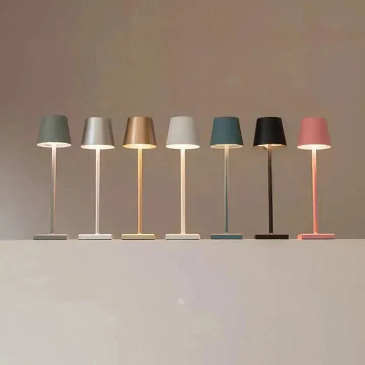 Lampe table sans fil rechargeable, design nordique moderne.  Lumière douce, ambiance chaleureuse.
