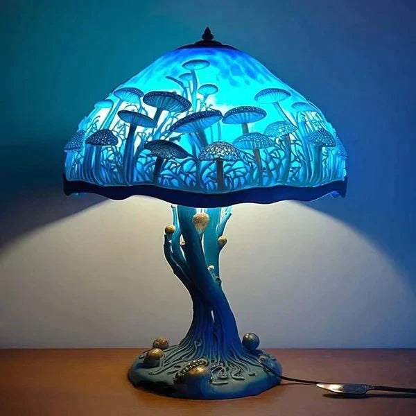 Lampe vitrail artisanale, lumière douce et apaisante. Décoration intérieure, style unique.