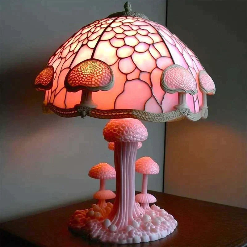 Lampe vitrail décorative, lumière douce et apaisante. Design artistique, ambiance chaleureuse.