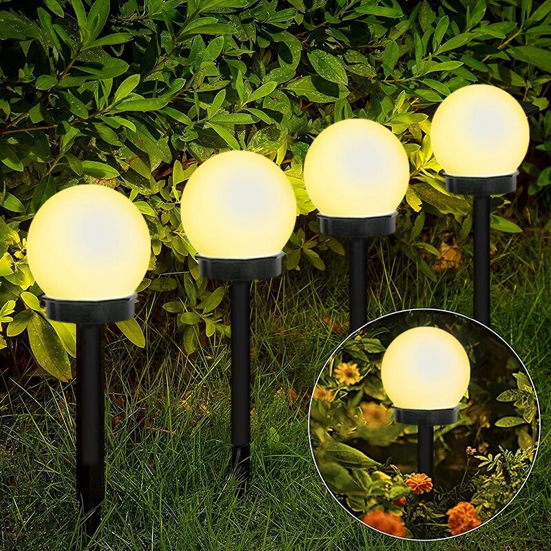 Lampes solaires LED pour jardin. Éclairage extérieur éco-responsable. Design élégant et résistant aux intempéries.