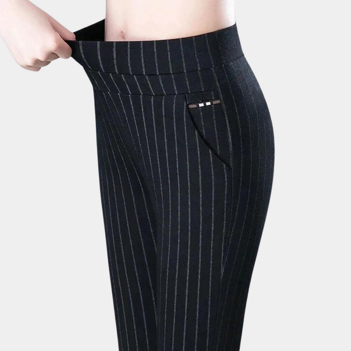 Pantalon legging noir femme pour le sport, le yoga et les loisirs, offrant confort et liberté de mouvement.