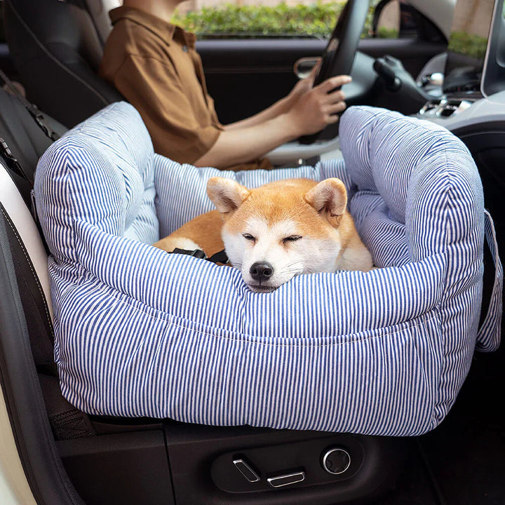 Lit voiture chien confortable et sécurisé.  Attaches ceinture. Rembourrage doux. Voyage en toute sécurité.