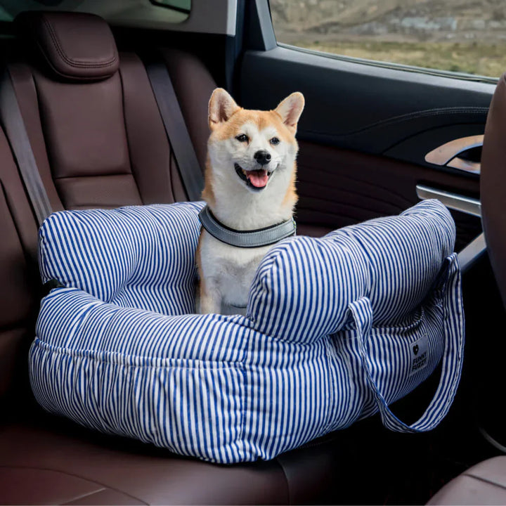 Lit voiture chien confortable et sécurisé.  Attaches ceinture. Rembourrage doux. Voyage en toute sécurité.
