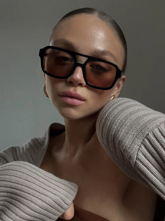 Lunettes de soleil aviateur ovales élégantes, monture ovale, style rétro, pour femme, idéal mode chic.