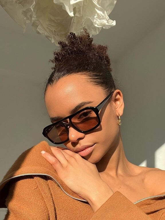 Lunettes de soleil aviateur ovales élégantes, monture ovale, style rétro, pour femme, idéal mode chic.
