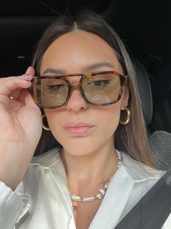 Lunettes de soleil aviateur ovales élégantes, monture ovale, style rétro, pour femme, idéal mode chic.