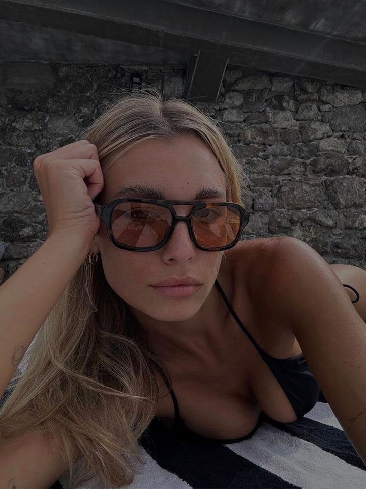 Lunettes de soleil aviateur ovales élégantes, monture ovale, style rétro, pour femme, idéal mode chic.