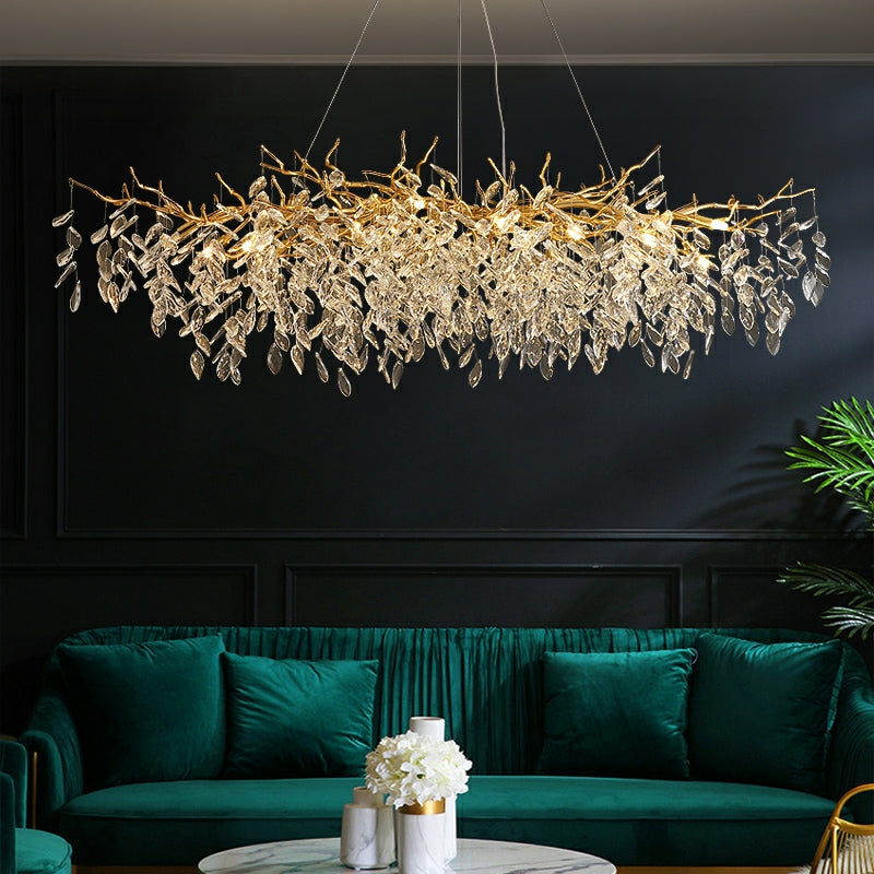Lustre cristal français élégant, éclairage luxe salon. Design raffiné, cristaux scintillants.