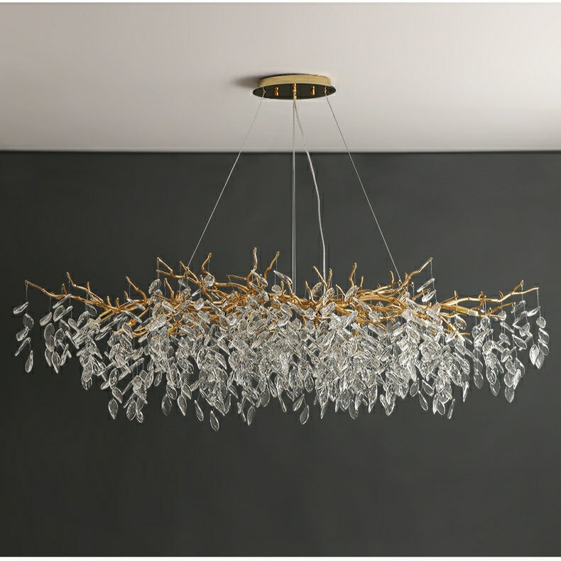 Lustre cristal français élégant, éclairage luxe salon. Design raffiné, cristaux scintillants.