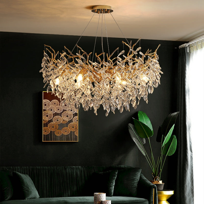 Lustre cristal français élégant, éclairage luxe salon. Design raffiné, cristaux scintillants.