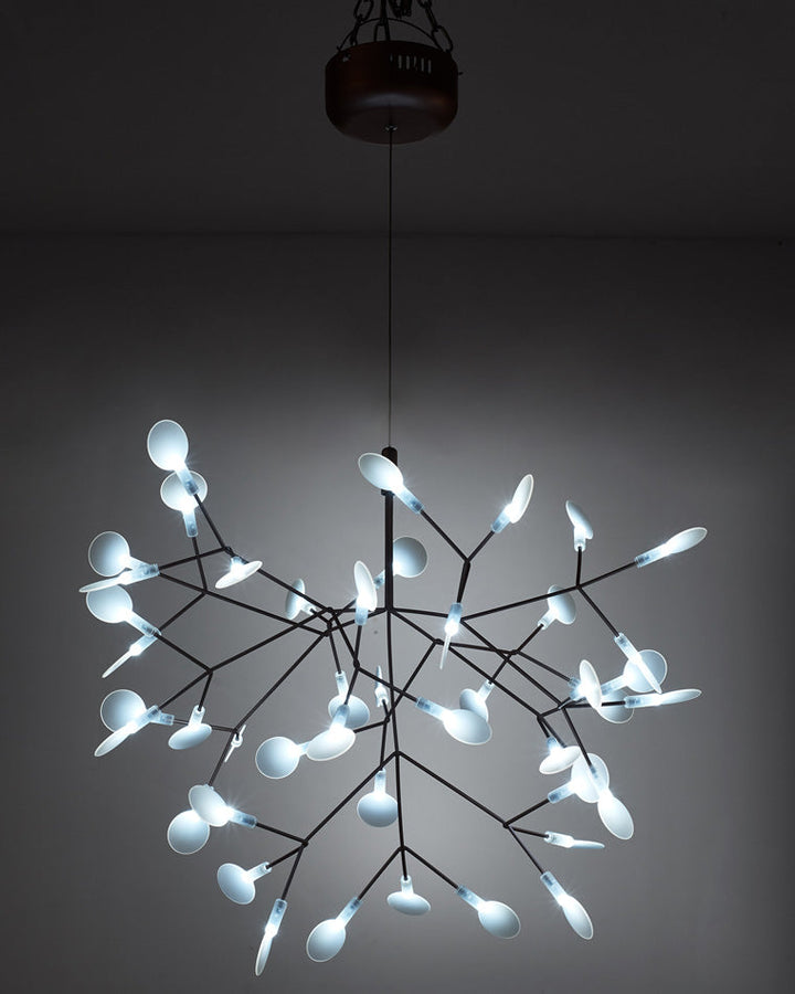 Lustre LED branches design naturel. Éclairage élégant et doux, idéal salon/salle à manger.