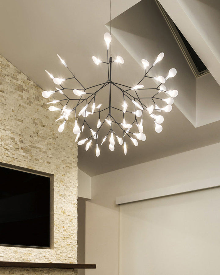Lustre LED branches design naturel. Éclairage élégant et doux, idéal salon/salle à manger.