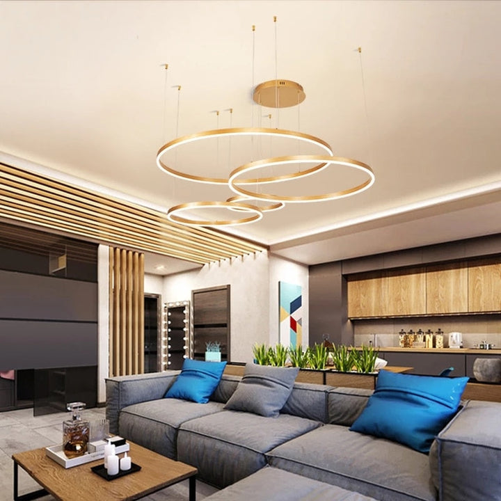 Lustre LED rond, design moderne.  Anneaux lumineux, éclairage doux & homogène pour salon ou salle à manger.