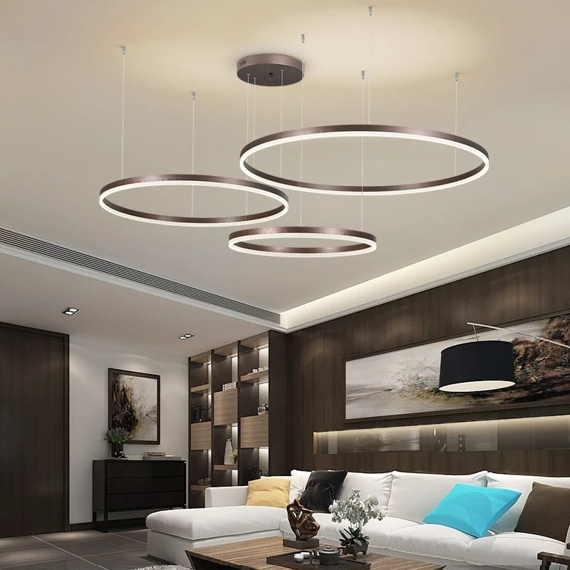 Lustre LED rond, design moderne.  Anneaux lumineux, éclairage doux & homogène pour salon ou salle à manger.