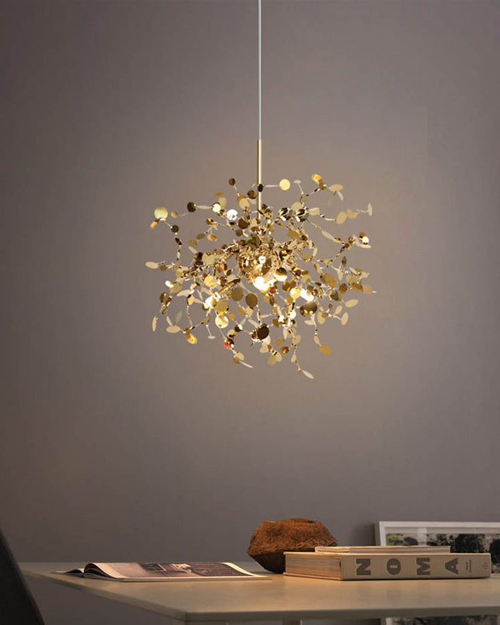 Lustre suspendu moderne, design nuage métallique argent/or. Luminaire élégant et aérien.