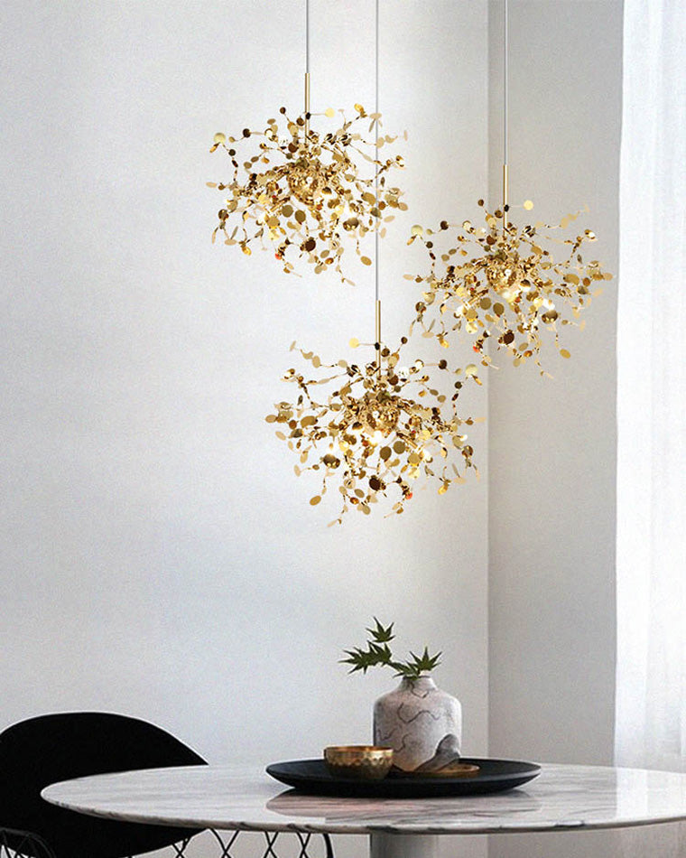 Lustre suspendu moderne, design nuage métallique argent/or. Luminaire élégant et aérien.