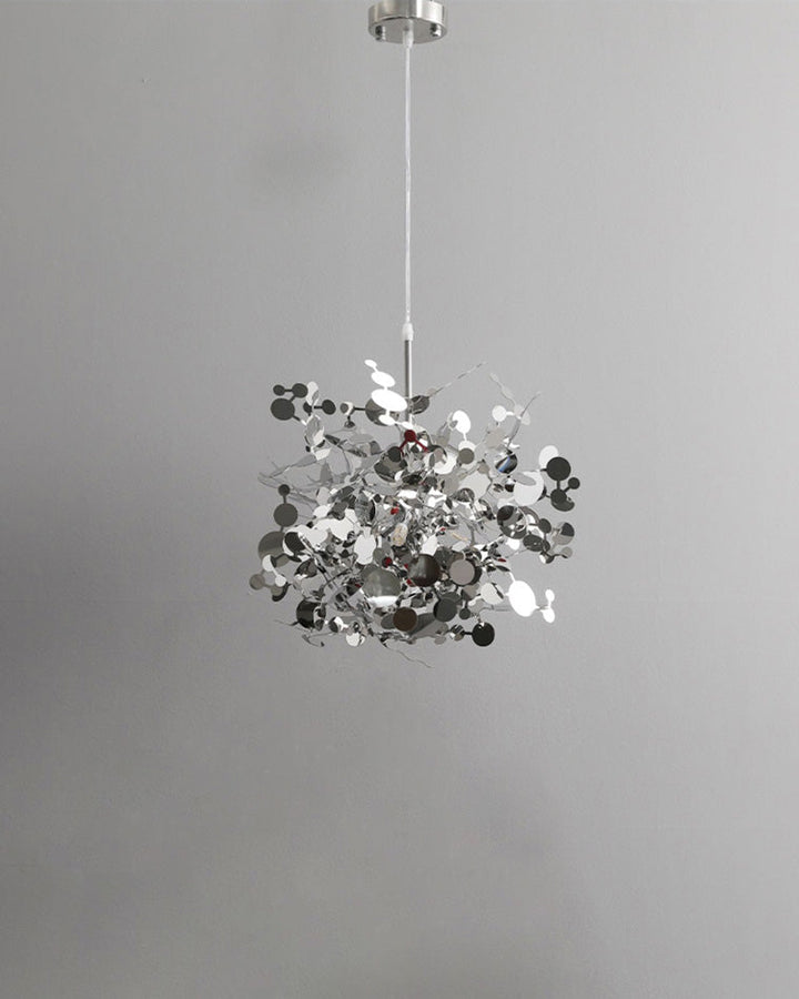 Lustre suspendu moderne, design nuage métallique argent/or. Luminaire élégant et aérien.