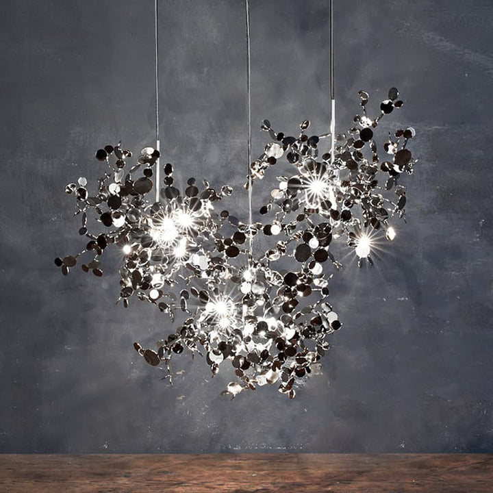 Lustre suspendu moderne, design nuage métallique argent/or. Luminaire élégant et aérien.