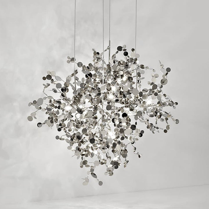 Lustre suspendu moderne, design nuage métallique argent/or. Luminaire élégant et aérien.