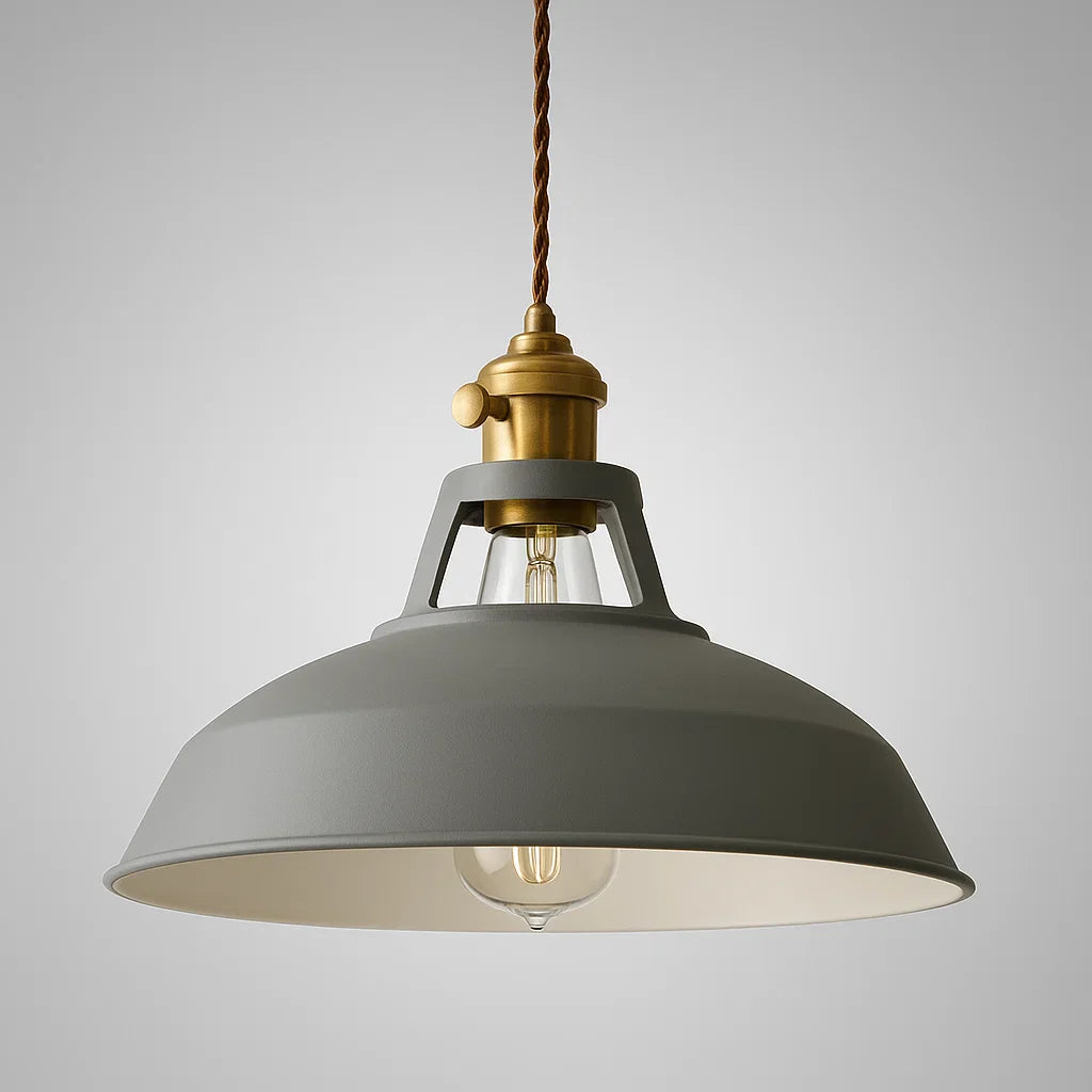 "Lustre suspendu rétro en métal robuste pour restaurant, design industriel, chaîne ajustable, plusieurs couleurs disponibles.