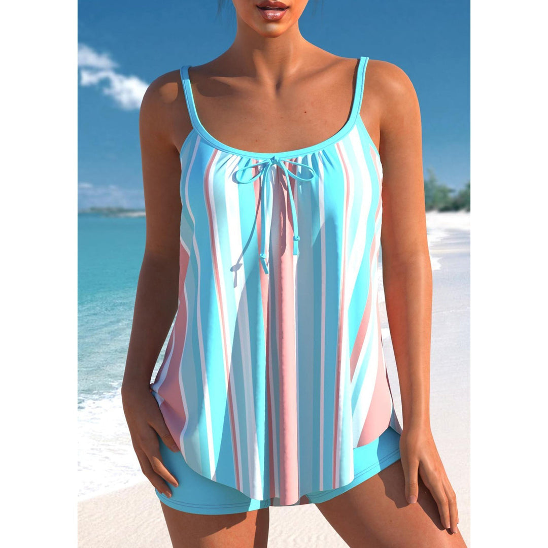 "Maillot de bain femme à pois, style classique et chic, fond blanc avec pois noirs, coupe flatteuse et élégante."