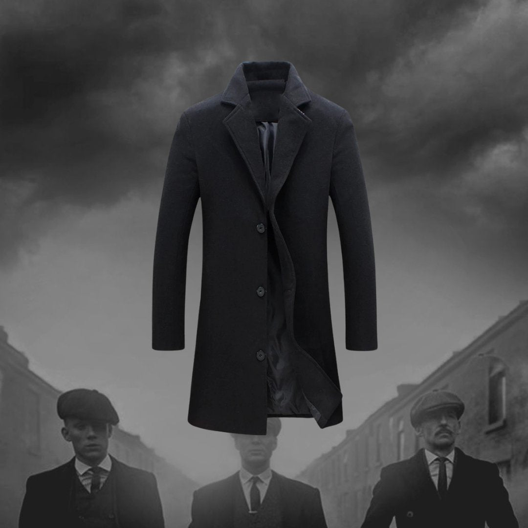 "Manteau chic noir pour homme, style Peaky Blinders, doublure thermique, coupe parfaite, élégance intemporelle et moderne."