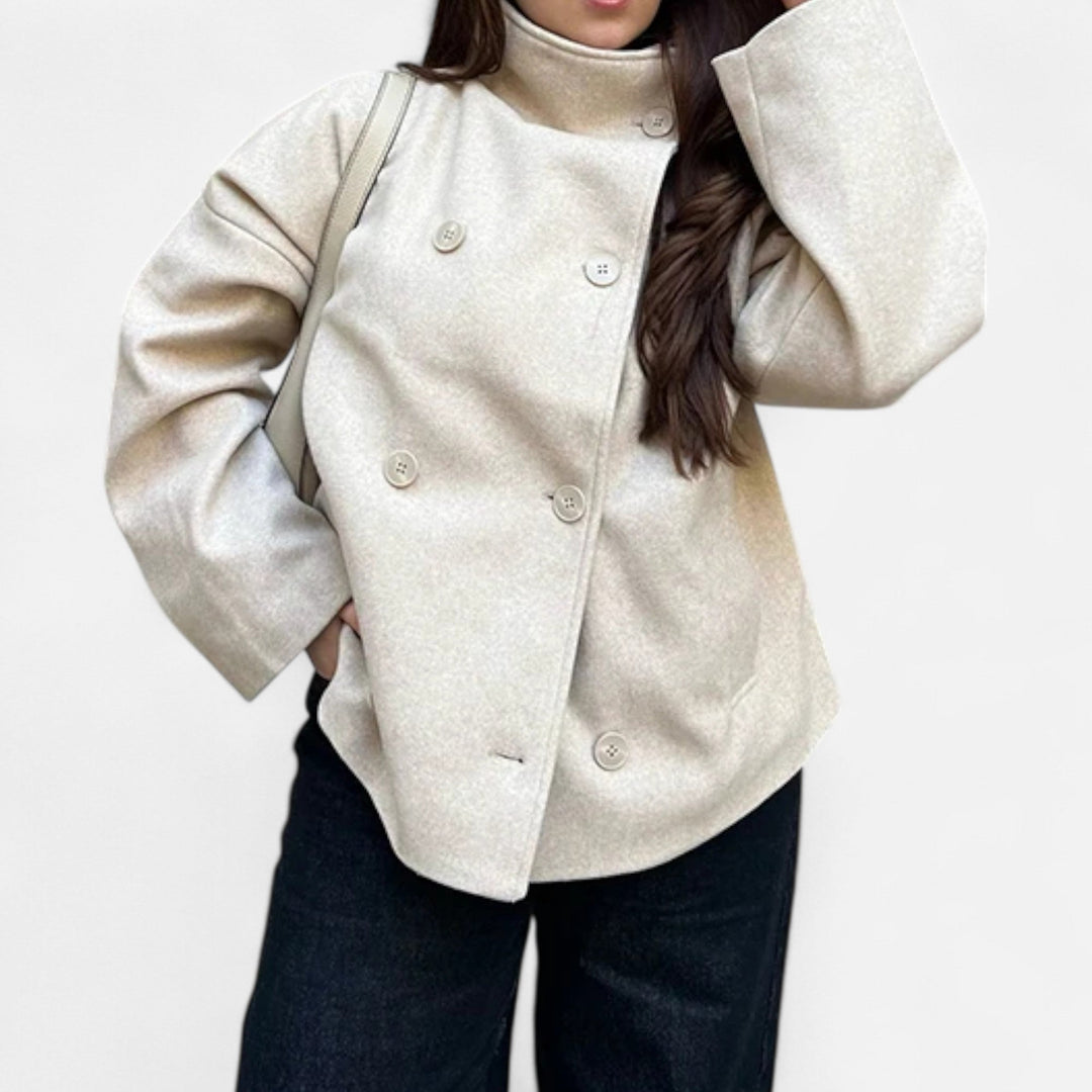 Veste femme élégante, double boutonnage, coupe ample, mode hiver chic.