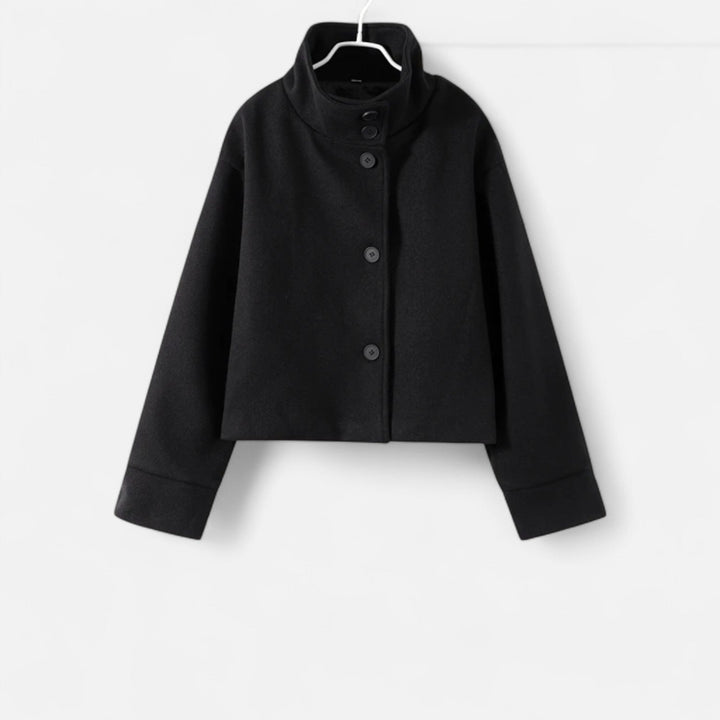 Manteau femme chic à col haut, vêtement mode hiver, polyvalent et moderne.