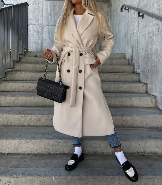 Manteau croisé femme élégant pour l'hiver, couleur unie. Idéal pour rester chic et au chaud.