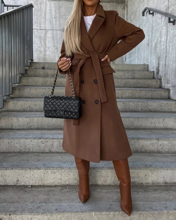 Manteau hiver femme chaud et stylé, design croisé classique. Élégance et confort garantis.