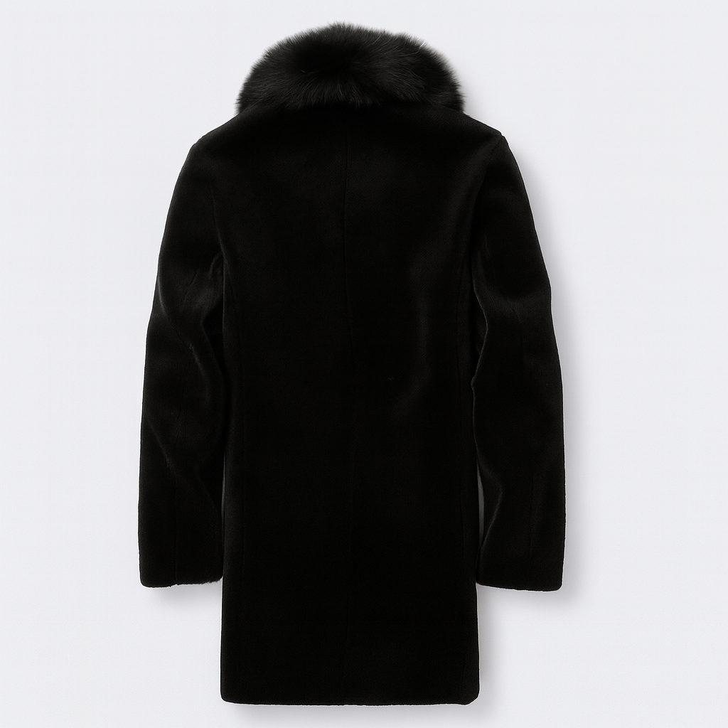 Homme portant un manteau d'hiver noir, veste chaude élégante, style urbain, tenue hivernale confortable.