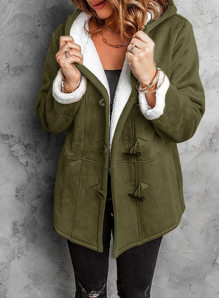Doudoune hiver femme avec capuche, idéale pour rester au chaud et stylée pendant la saison froide.