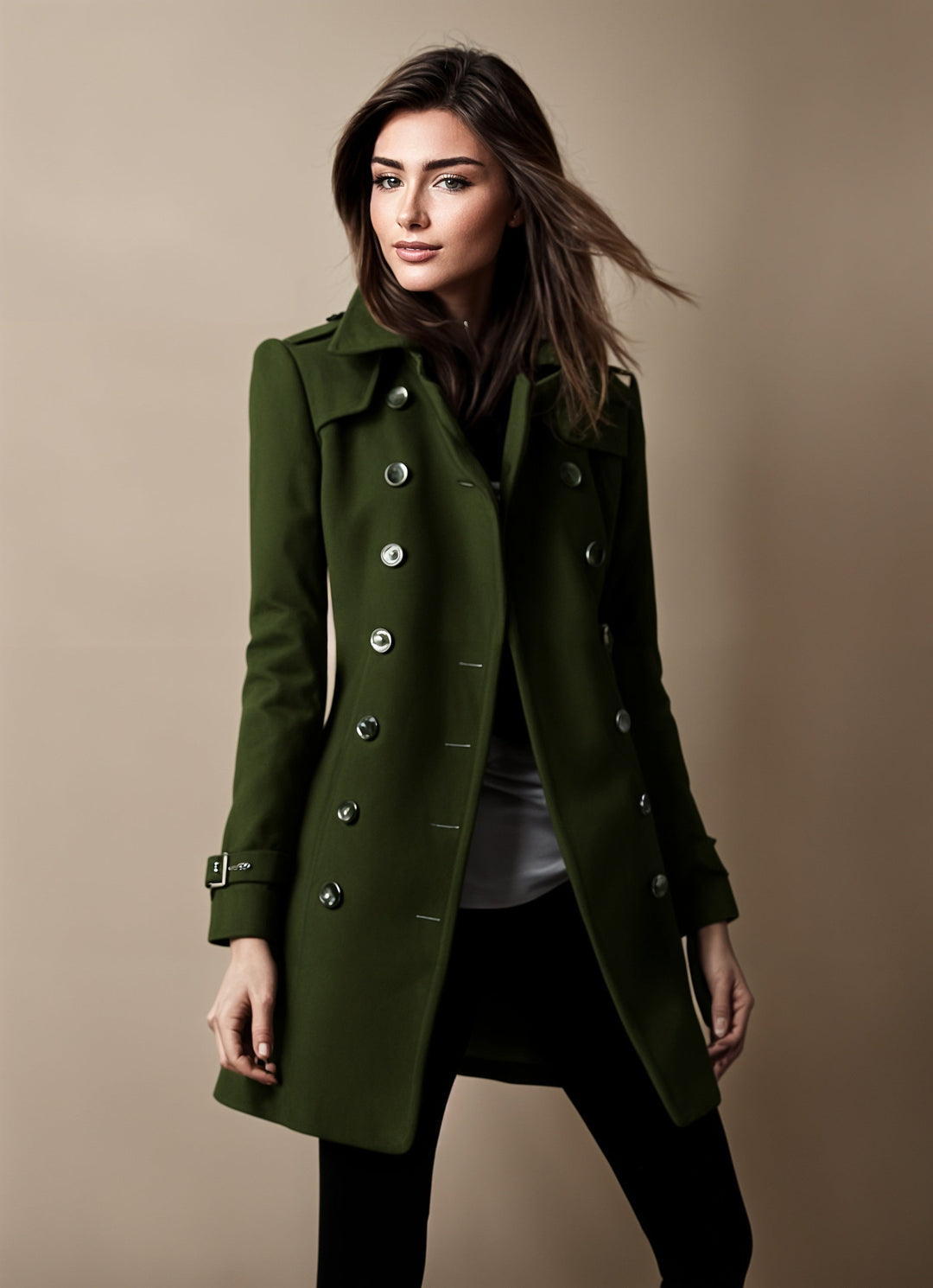 Manteau femme élégant pour l'hiver, un vêtement chic et chaud. Style intemporel parfait pour la mode féminine.