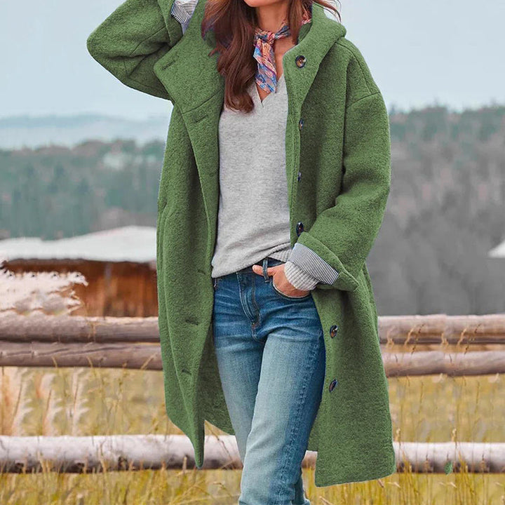 Manteau d'hiver élégant pour femme, coupe ajustée, offrant chaleur et style raffiné. Disponible en vert, bleu, noir.