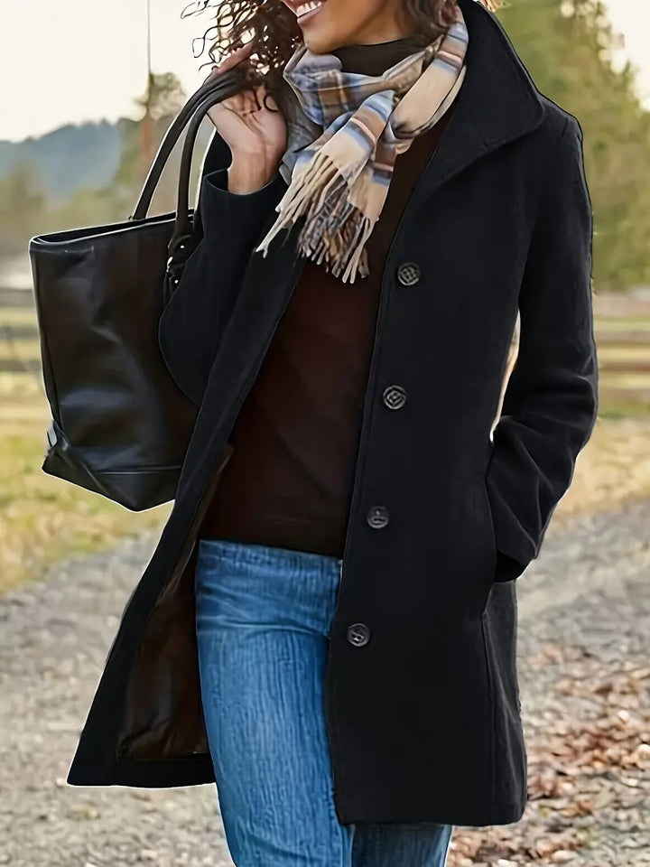 Manteau d'hiver femme offrant chaleur optimale et coupe féminine élégante. Parfait pour rester stylée.