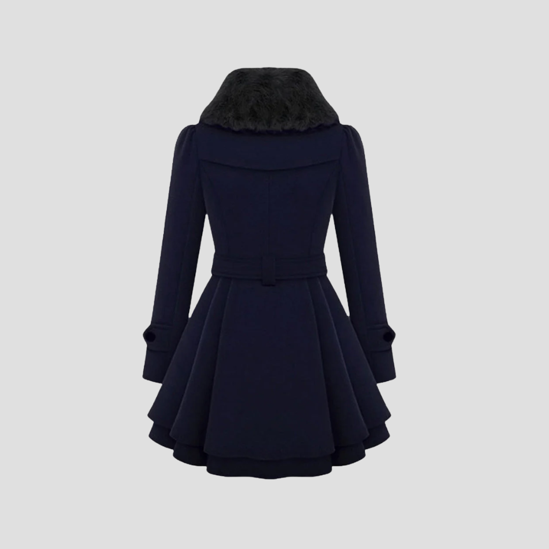 "Manteau d'hiver cintré femme, vue de face, avec col fausse fourrure et détail double boutonnage élégant."