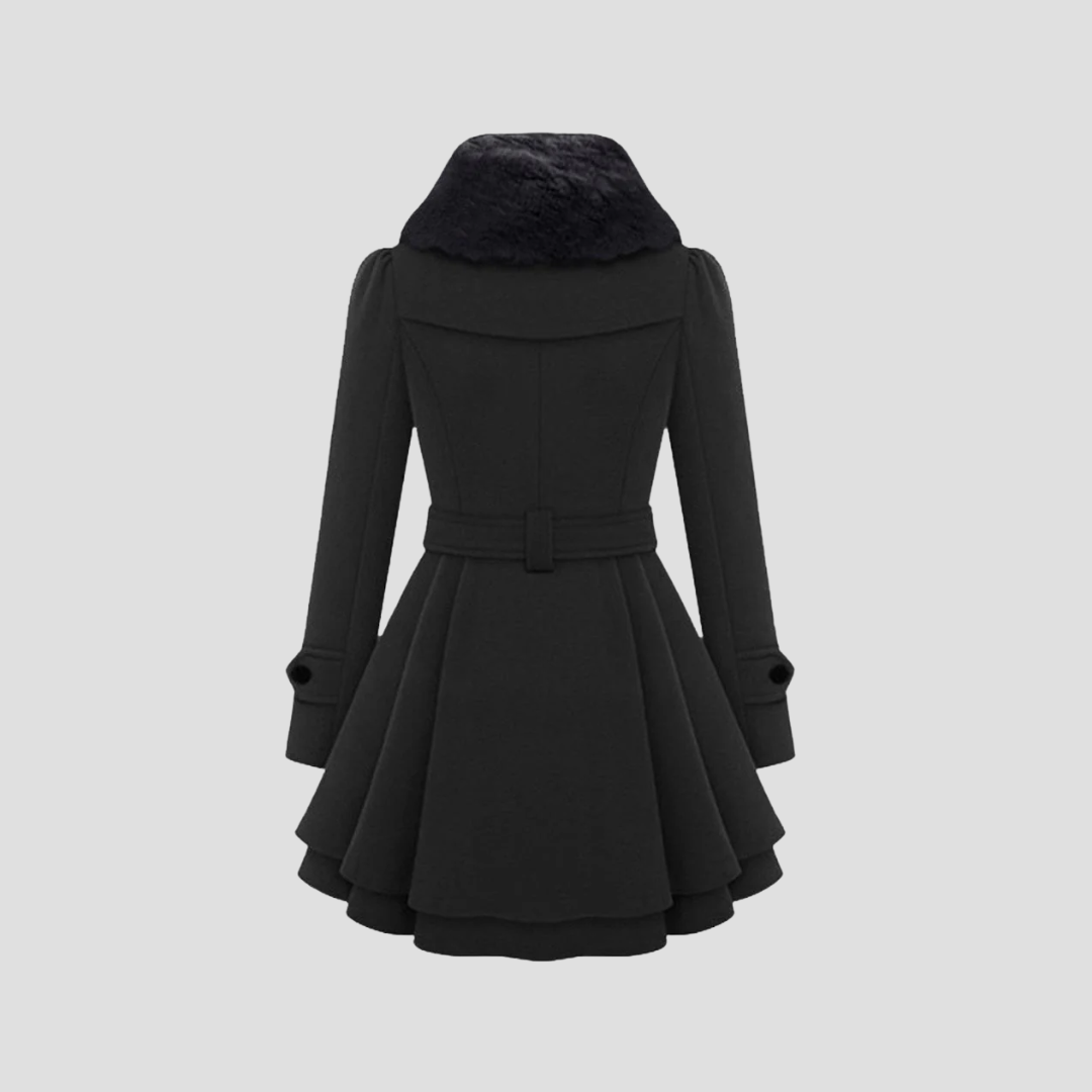 "Manteau d'hiver cintré femme, vue de face, avec col fausse fourrure et détail double boutonnage élégant."