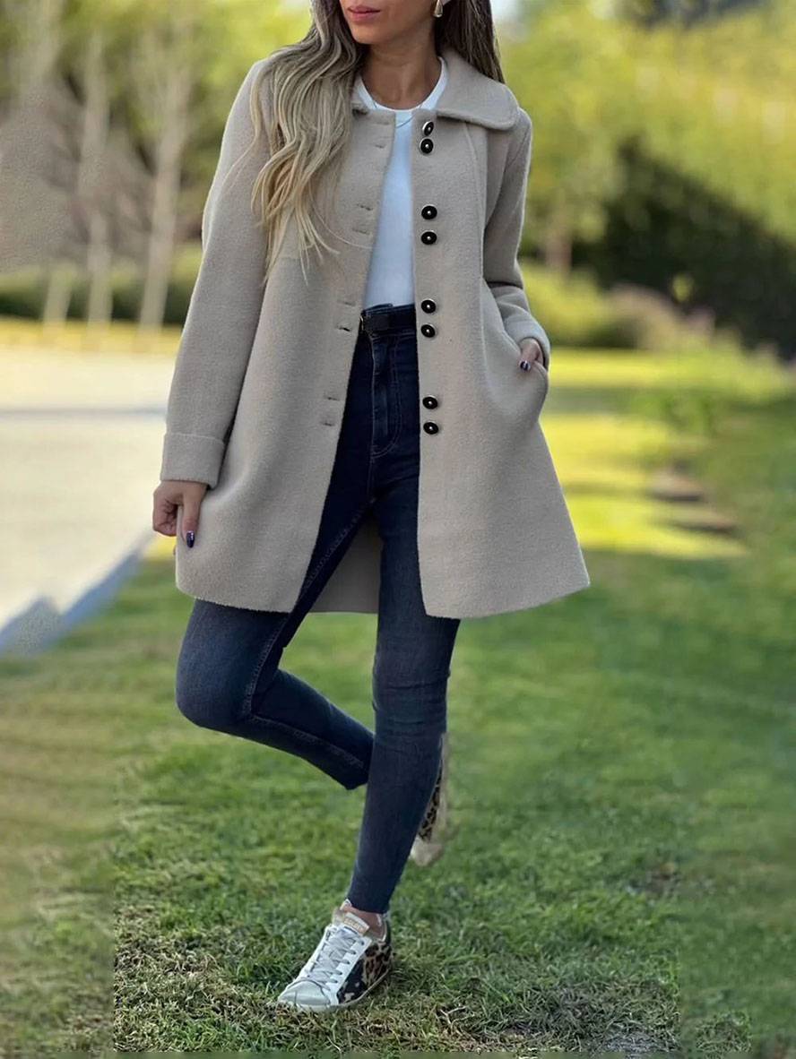 Manteau d'hiver élégant pour femmes, col classique, couleur bleu marine, boutons élégants, chic et chaud pour l'hiver.