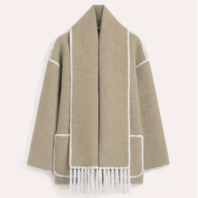 "Manteau d'hiver femme élégant, coupe ajustée, capuche amovible, détails sophistiqués, doublure chaude, style chic"
