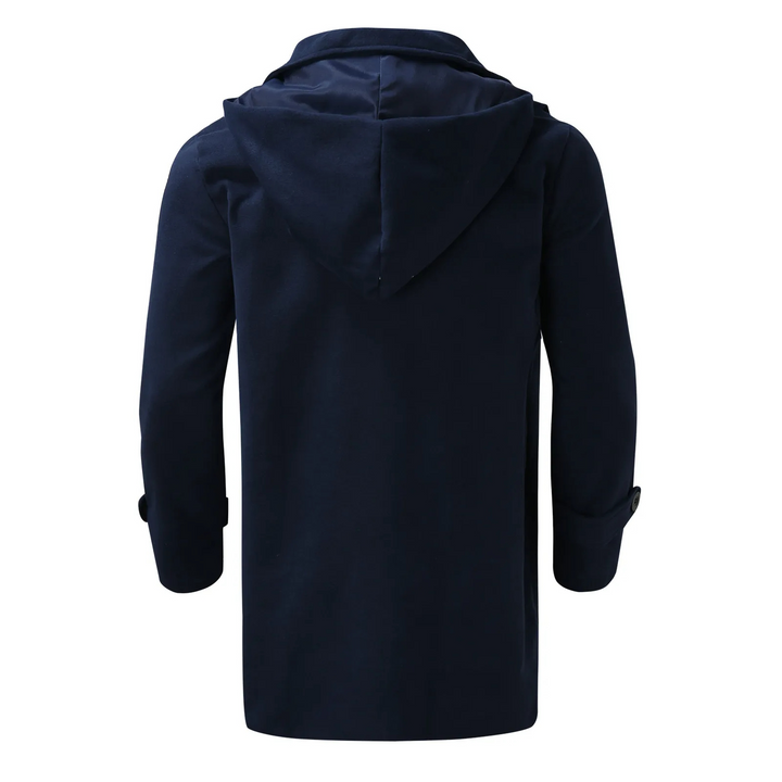 "Manteau en laine homme élégant avec capuche et fermetures traditionnelles, style classique et épuré pour hiver."