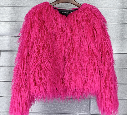 Manteau femme court, fausse fourrure, chic et chaud.  Coupe élégante, douceur incroyable.
